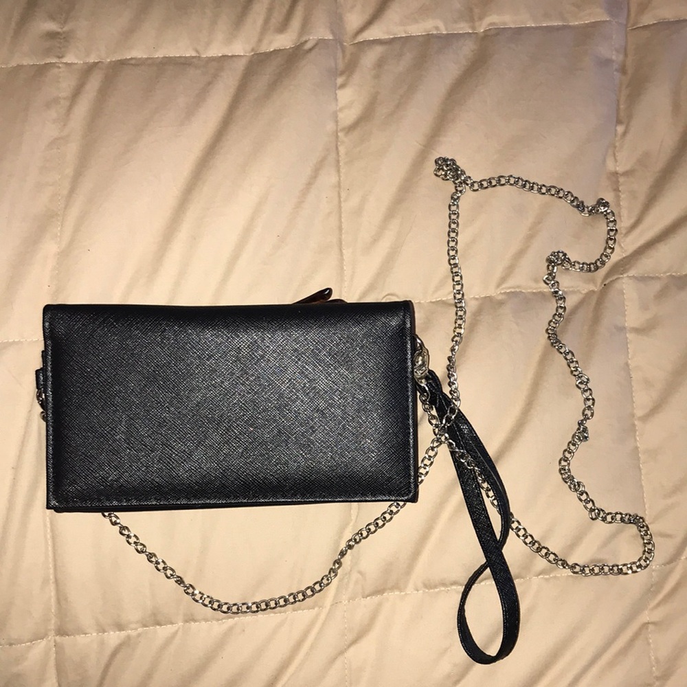 Convertible clutch/wristlet